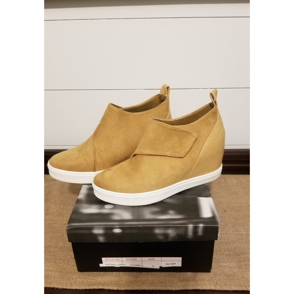Coogi Penelope wedge sneakers